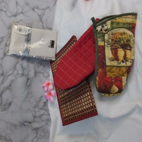 Dining placement-napkins and oven mitt set - Picture 2 of 14